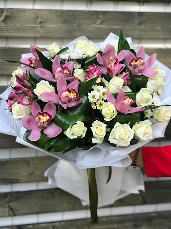 Букет цветов из: Розы и Хризантемы в Махновке