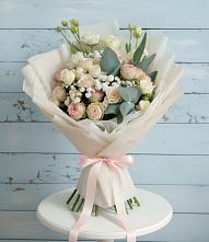 Букет цветов из:  Розы и Лизиантусы в Махновке
