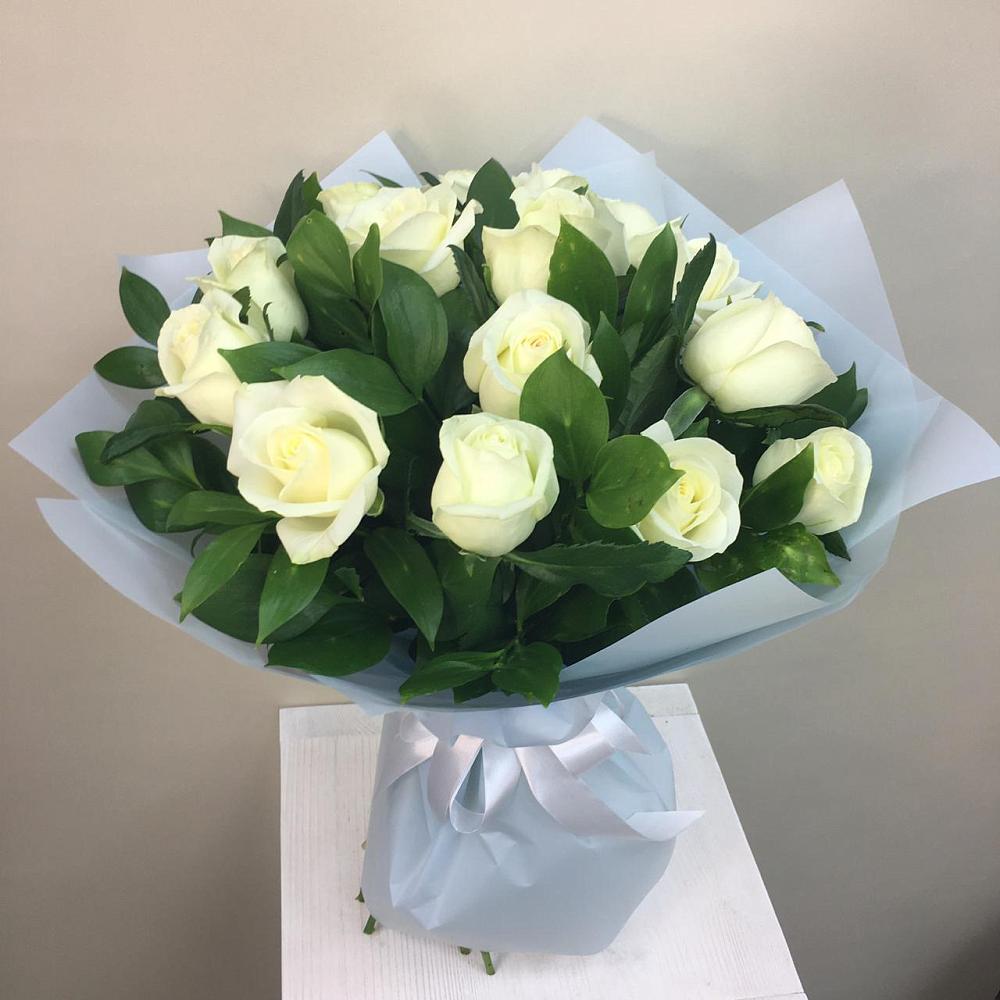 Букет 15 Белых роз Проуд в Махновке