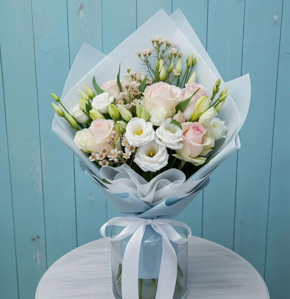 Букет цветов из: Розы и Лизиантусы в Махновке