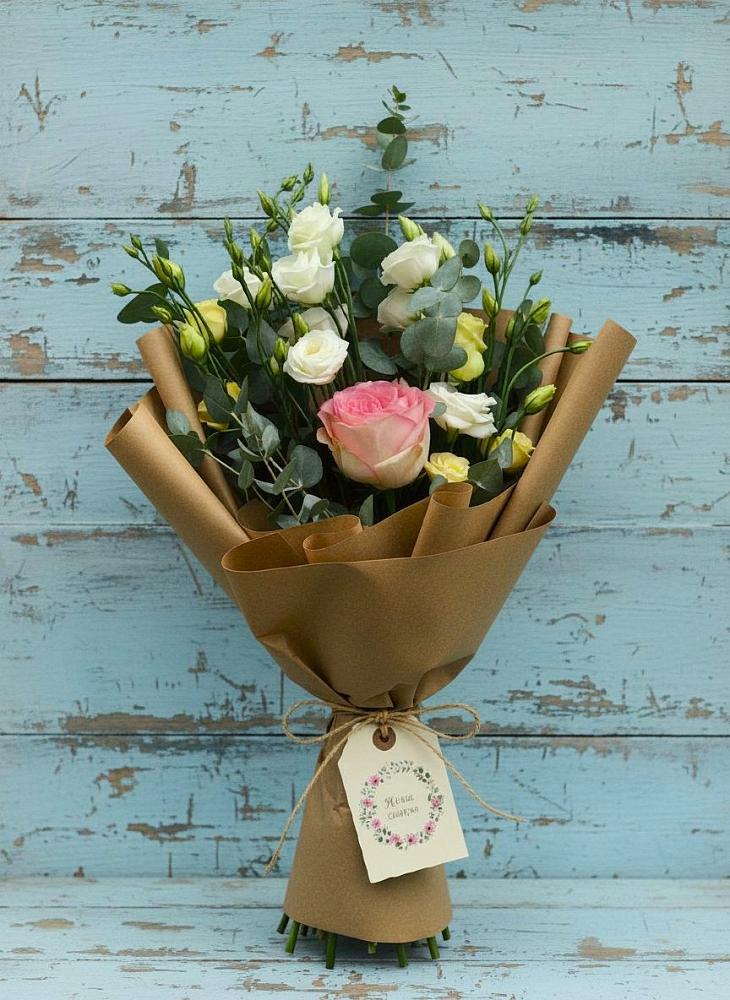 Букет цветов из: Розы и Лизиантусы в Махновке