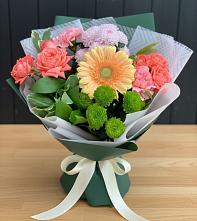 Букет цветов из:  Гвоздики, Розы, Герберы и Хризантемы в Махновке