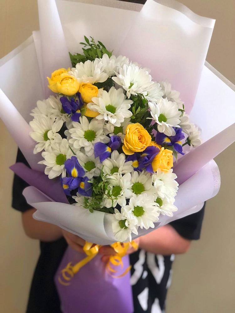 Букет цветов из: Ирисы, Хризантемы и Розы в Махновке