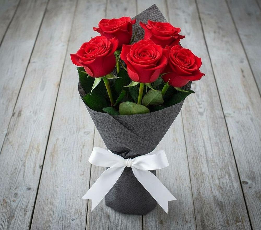 Букет 5 Красных роз Эдлесс Лав в Махновке