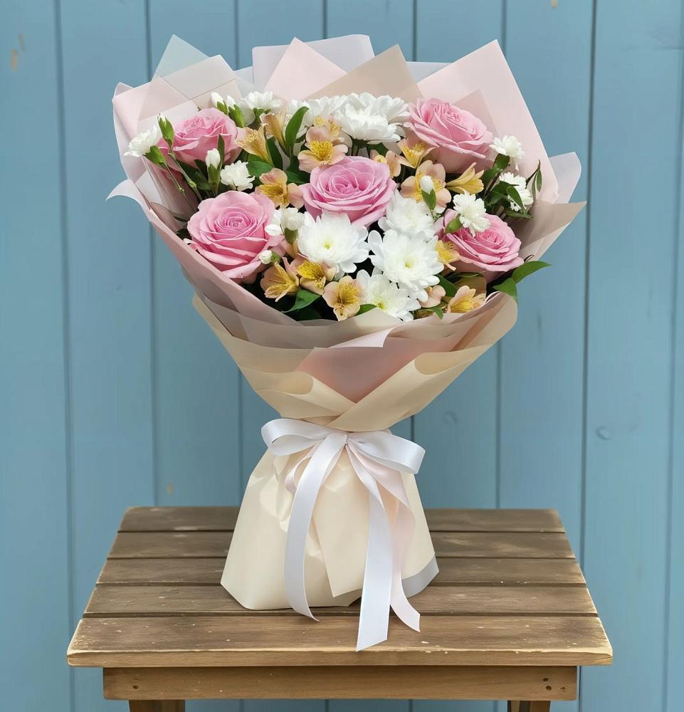 Букет цветов из: Гвоздики, Орхидеи и Розы в Махновке