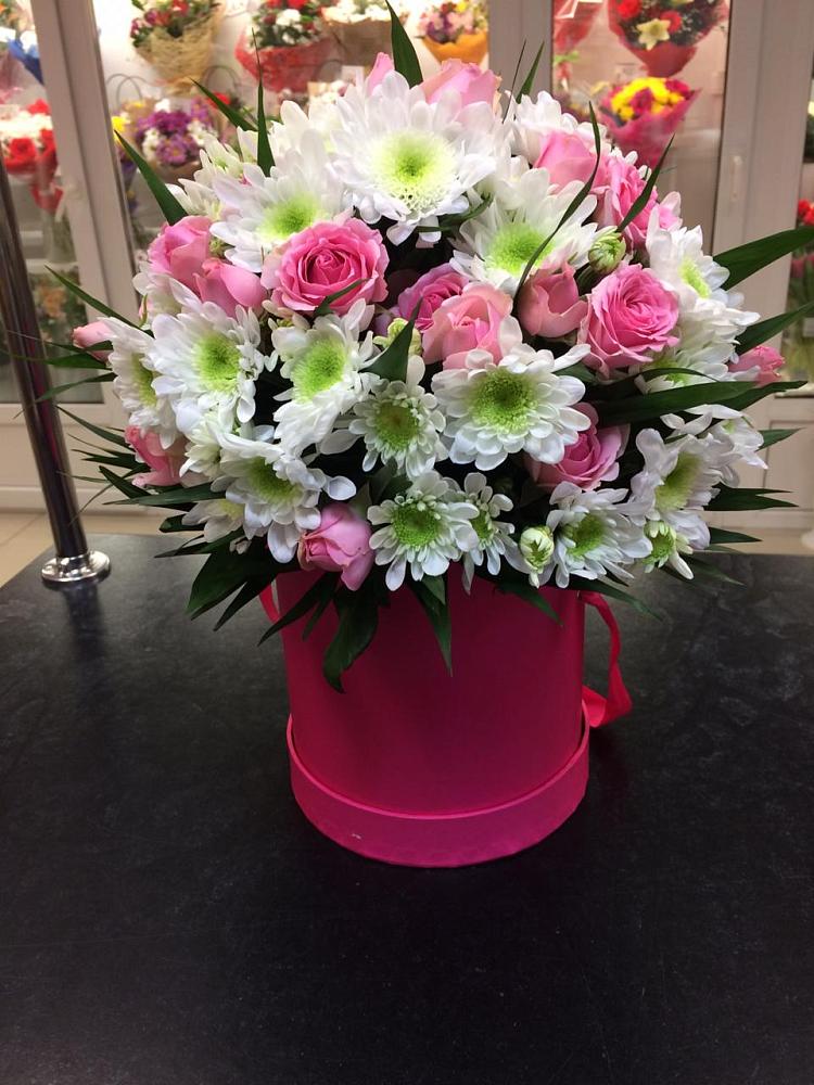 Цветочная композиция из Розы и Хризантемы в шляпной коробке в Махновке