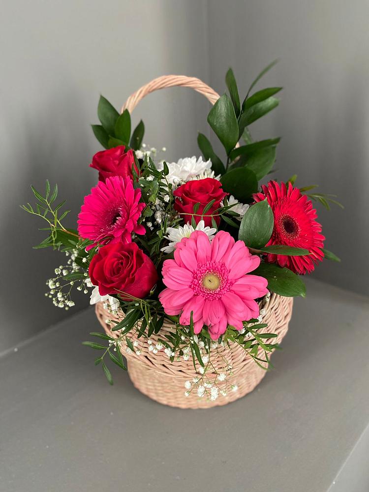 Цветочная композиция из Розы, Хризантемы и Герберы в корзине в Махновке