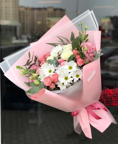 Букет цветов из: Розы, Лизиантусы и Хризантемы в Махновке