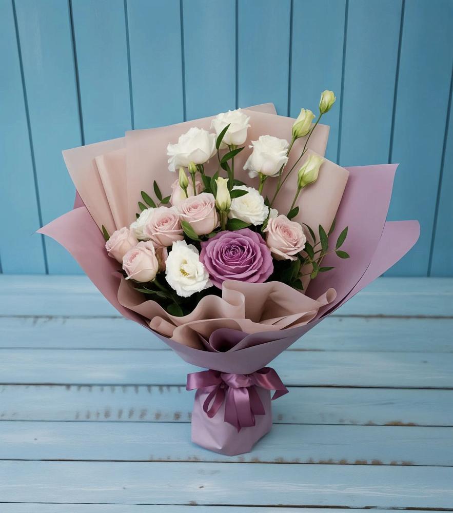 Букет цветов из: Розы и Лизиантусы в Махновке